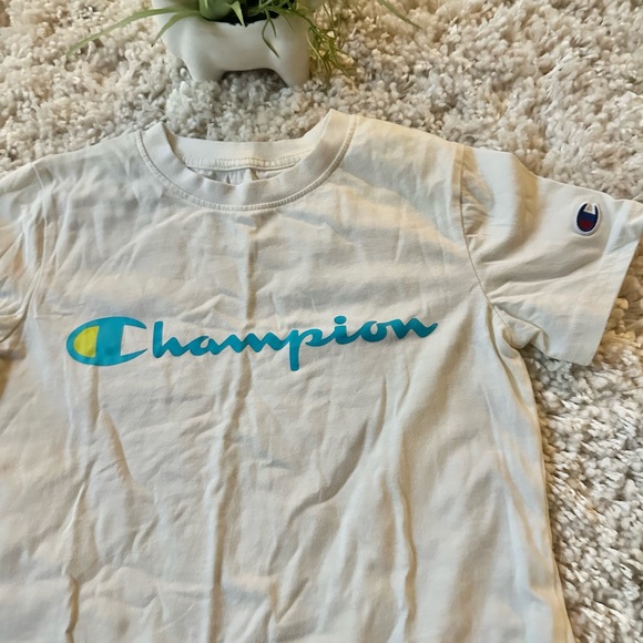 Champion Tops - Champion simple casual vintage short sleeve 2000s belly crop tshirt.